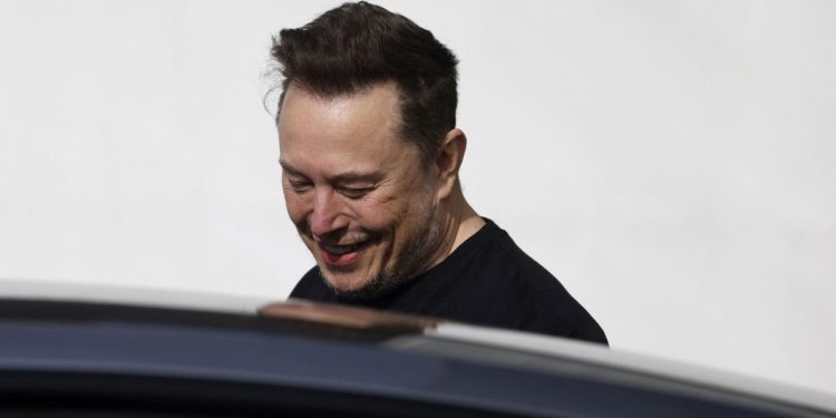 Auto Klub – Treba strpljenja: Elon Musk otkrio zašto je Tesla odgodila svoj dugo najavljivani robotaksi