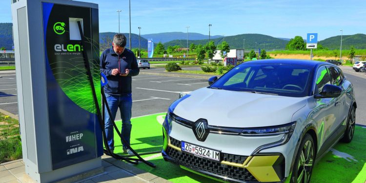 Auto Klub – Turistička velesila? Hrvatska ima 1074 punionica, a godišnje nam dođe 70.000 turista s električnim autima