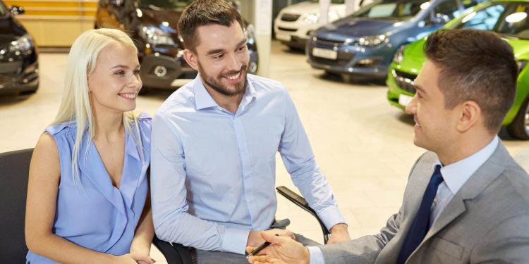 Auto Klub – Žena radila u autosalonu, pa odlučila prestati šutjeti: ‘Evo kako će vas izmanipulirati, puni su trikova’