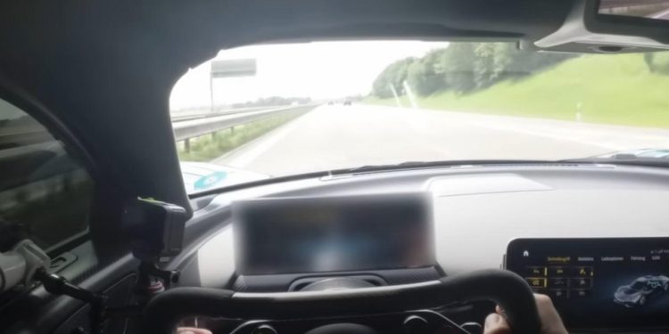 Auto Klub – Zvuči poput Formule 1, pogledajte kako najskuplji Mercedes u povijesti juri 350 km/h na autocesti