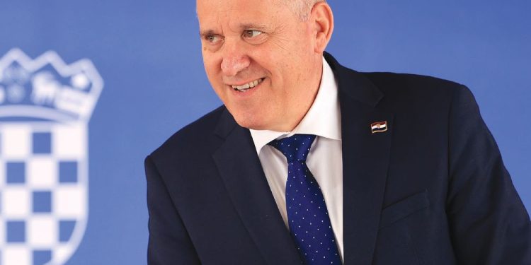 BAČIĆEVI POTEZI Evo kako su doveli do osipanja i devastacije kadrova zaduženih za poslijepotresnu obnovu u Petrinji | NACIONAL.HR