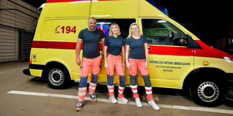 BEBA NIJE MOGLA ČEKATI Tim hitne pomoći Vrgorac porodio ženu u kolima na putu do splitskog rodilišta