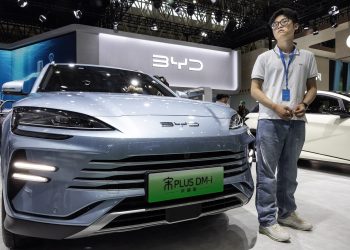 UVOD U TRGOVINSKI RAT? Europska komisija uvela visoke carine za kineske eletrične automobile | NACIONAL.HR