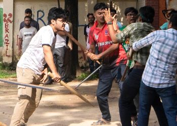 Bangladeš poziva sveučilišta da se zatvore nakon što je 6 ljudi poginulo u prosvjedima, pronađene bombe i oružje