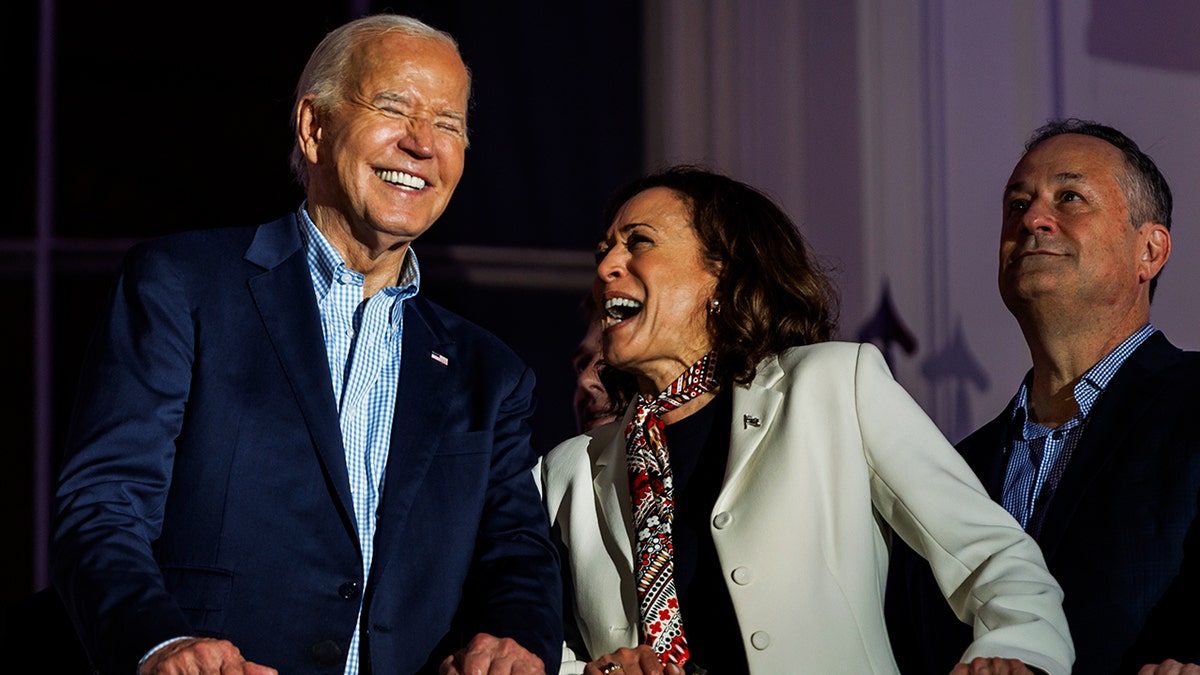 Biden-Kamala-Smijeh