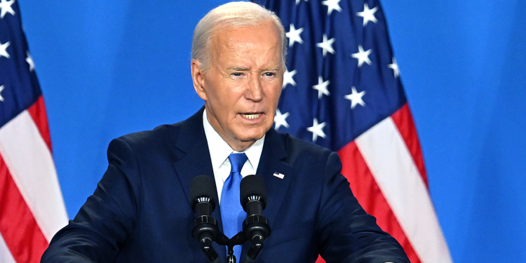 Biden kaže da bi odustao ako bi ankete pokazale da ‘nema šanse’ za pobjedu nakon što je izjavio da ga samo ‘Svemogući Gospodin’ može učiniti