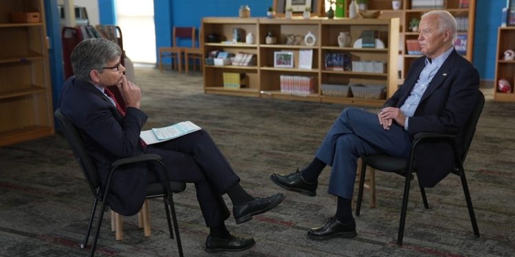 Biden kaže da je svaki dan za njega ‘kognitivni test’ — RT World News