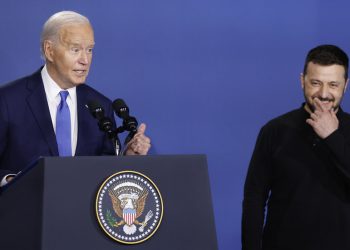 Biden pobrkao Zelenskog s Putinom (VIDEO) — RT World News