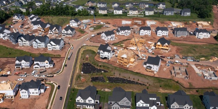 Bidenov administrator odbacuje tvrdnje zastupnika da će novi energetski standardi pogoršati troškove stanovanja koji ‘ubijaju snove’