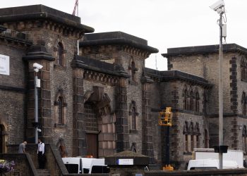 Britanska zatvorska reforma pustit će osuđenike nakon što odsluže 40% kazne radi borbe protiv prenapučenosti: izvješća