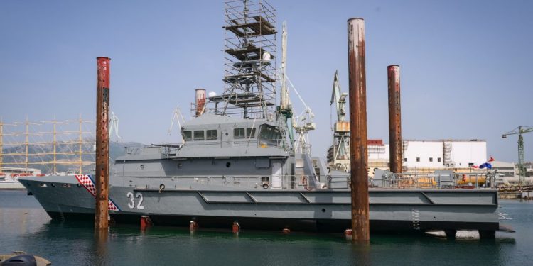 ČUDO OD BRODA U Splitu porinut prvi obalni ophodni brod, pogledajte kako je opremljen