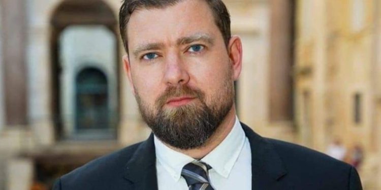 Čelan: “Promet je nekad bio simbol moderne tvrtke, a sada čitamo kako smanjuju i otkazuju brojne ključne autobusne linije. Hoće li ijedna opstati kada završe radovi na Žnjanu?”