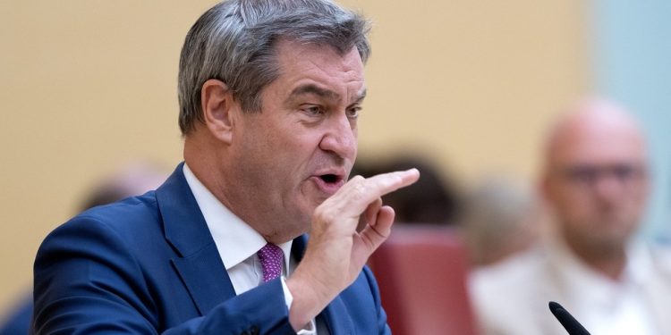 Čelnik njemačke stranke obećao smanjiti beneficije, poslati Ukrajince kući da se bore — RT World News