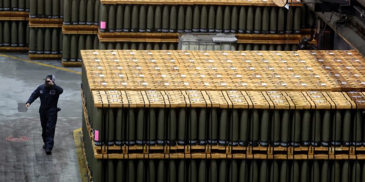 Češka ima problema s nabavkom planiranog broja granata za Ukrajinu