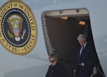 Clintonovi podržavaju Bidena – mediji — RT World News