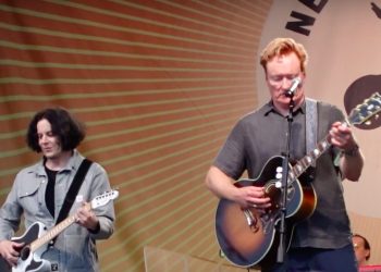STARI PRIJATELJI Jack White i TV zvijezda Conan O’Brien odsvirali hit White Stripesa ‘We’re Going to Be Friends’ | NACIONAL.HR