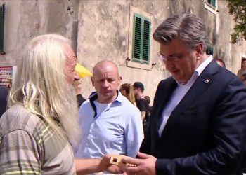 Čovjek na Dugom Otoku Plenkoviću dao izmet u ruku: Pogledajte kako je reagirao