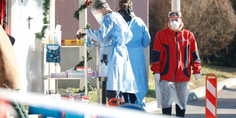 Čovjek umro nakon što se zarazio rijetkim virusom od kojeg krvare oči: Znanstvenici strahuju od širenja