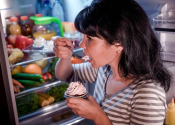 DEBLJANJE POD OKRILJEM NOĆI Zašto navečer i noću ne možemo reći ‘ne’ hrani? | NACIONAL.HR