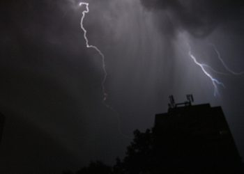 DHMZ promijenio upozorenje u narančasto: Zagrebu večeras prijeti veliko nevrijeme