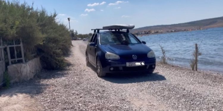 DIVLJANJE PODNO VELEBITA Zaštićena plaža Pisak postala prometnica s 500 automobila dnevno: ‘Pozivamo sve na masovno kupanje…’ | NACIONAL.HR
