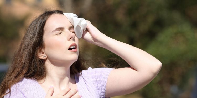 DOSKOČITE MUKAMA PO VRUĆINI Učinkoviti načini protiv znojenja – od kadulje do botoksa | NACIONAL.HR