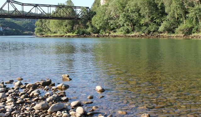 DRAMA NA DRINI Dva muškarca nestala u rijeci tijekom pokušaja spašavanja