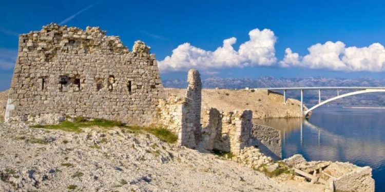 DRUGAČIJI DOMAĆINI Cjenik uništenih stvari u apartmanu na Pagu! Ako učinite ovo, to vam je 150 eura!