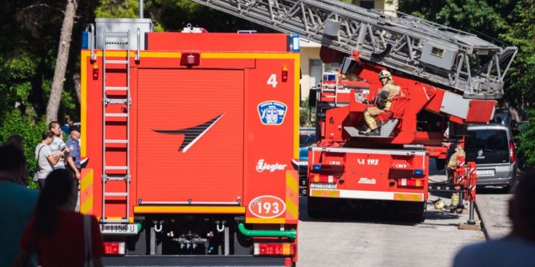 Dalmatinski vatrogasci spašavali djecu iz užarenih automobila. Evo gdje su zabilježene intervencije