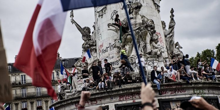 Dan odluke u Francuskoj, policija na ulicama: ‘Kao građanski rat, bojimo se što se može dogoditi’