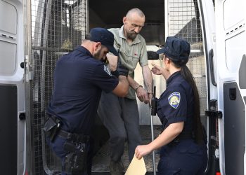 Daruvar zavijen u crno: Dan žalosti zbog neviđenog masakra, DORH traži istražni zatvor za ubojicu