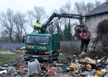 Drama kod Zagreba: Ilegalno bacao smeće pa potegnuo oružje na ‘komunalce’