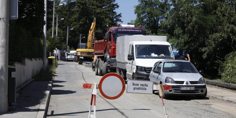 Drama u Zagrebu: Vatrogasci izvukli zatrpane radnike, a onda se javio novi problem