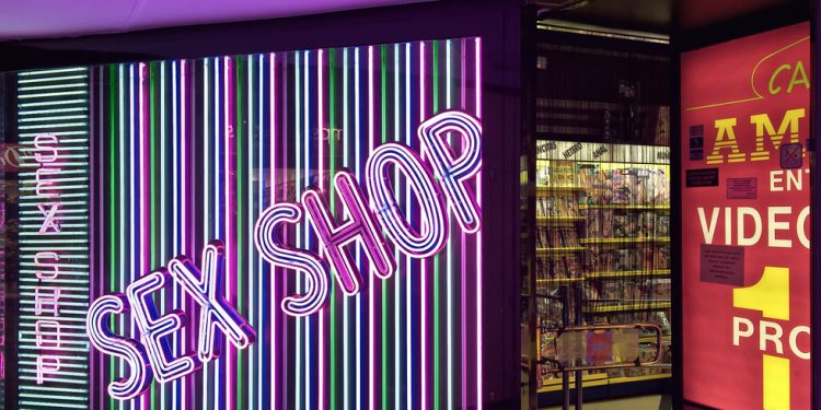 Država EU uvodi ‘pornoputovnice’ — RT World News