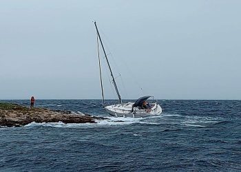 Dvije pothlađene osobe spašene nakon nasukavanja na otok Mala Sestrica u Kornatima
