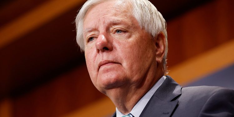 Emotivni Graham isporučuje poruku ‘ljubavi’ prema Trumpu, kaže da je SAD-u potrebno ‘pretraživanje duše’