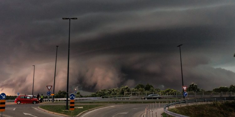 Epsko nevrijeme poharalo Hrvatskom: Nije gotovo, tijekom noći će biti kaos