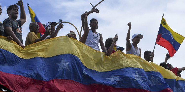 Eskalacija nasilja u Venezueli: Oporba ne odustaje od borbe za vlast