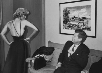 FELJTON Marilyn je jedva stajala dok je Kennedyju pjevala rođendansku pjesmu | NACIONAL.HR