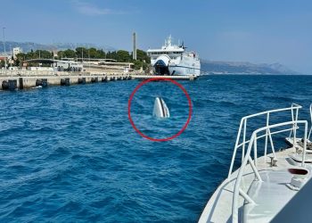 FOTO Brodica potonula pred obalama Splita: “Došlo je do ozbiljne opasnosti za plovidbu pred gradskom lukom”