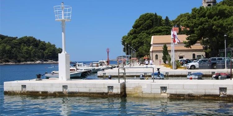 FOTO Butković obišao novu i dograđenu rivu u Cavtatu