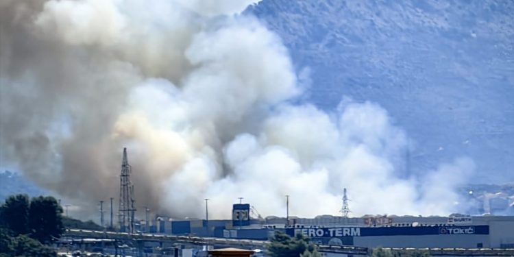 (FOTO I VIDEO) Požar u Kaštelima je lokaliziran