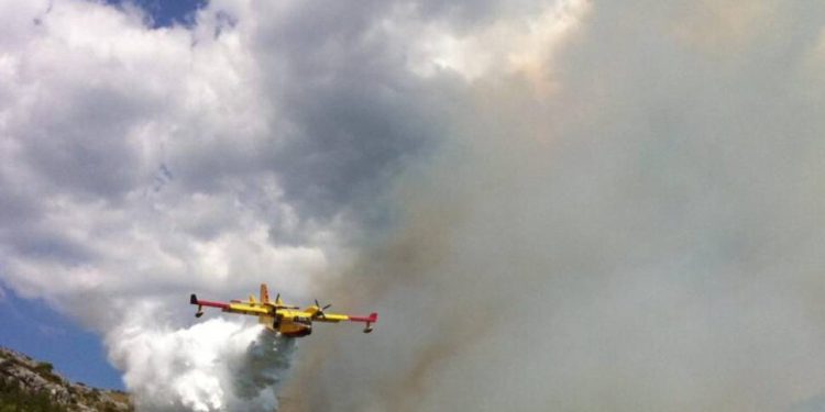 GASILI DILJEM JADRANA Ovo su aktivnosti protupožarnih aviona HRZ-a tijekom ovog vikenda!