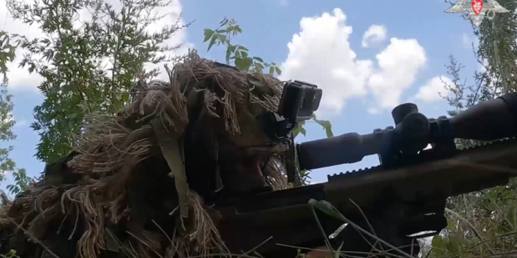 GLEDAJTE Ruski snajperisti ometaju rotaciju ukrajinskih trupa — RT Rusija i bivši Sovjetski Savez