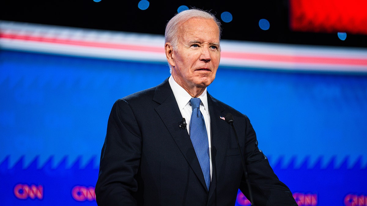 joe biden na pozornici debate