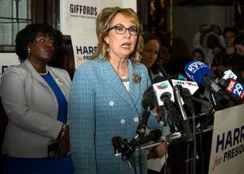 Giffords Group će potrošiti 15 milijuna dolara za potporu Harrisu i kandidatima protiv oružja