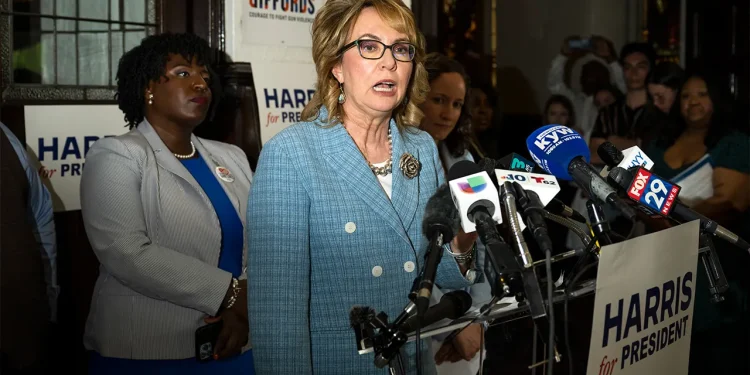 Giffords Group će potrošiti 15 milijuna dolara za potporu Harrisu i kandidatima protiv oružja