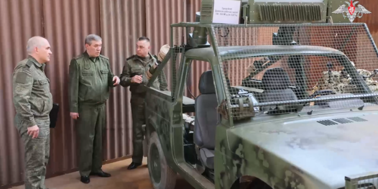 Glavnokomandujući ruske vojske u iznenadnom posjetu stožeru na prvoj liniji — RT Rusija i bivši Sovjetski Savez