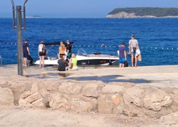 Gliserom protuzakonito ulazili u ograđeno kupalište u Dubrovniku i tako ukrcavali putnike