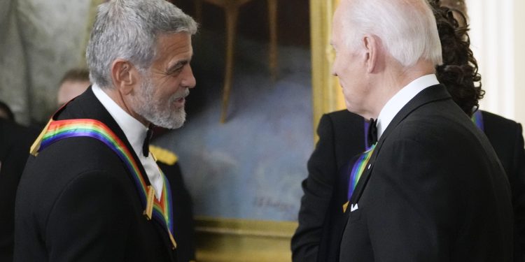 Glumac George Clooney traži od Bidena da napusti predsjedničku utrku